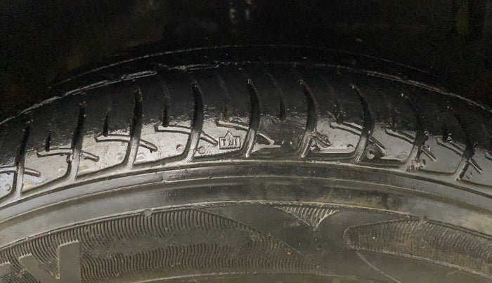 2016 Maruti Celerio VXI, Petrol, Manual, 85,797 km, Right Front Tyre Tread
