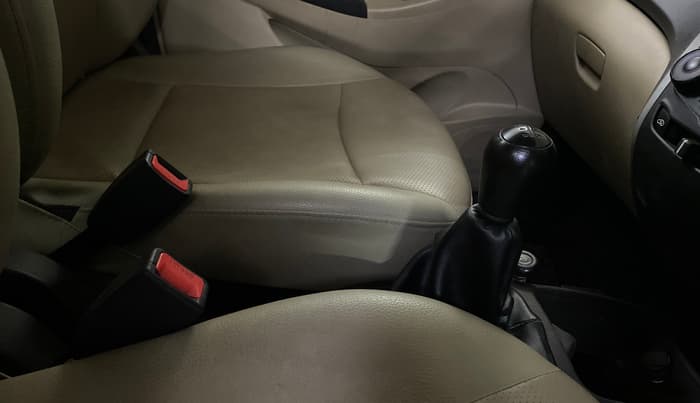 2017 Hyundai Eon ERA +, Petrol, Manual, 68,946 km, Gear Lever