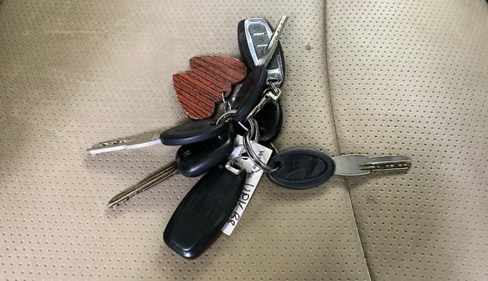 2017 Hyundai Eon ERA +, Petrol, Manual, 68,946 km, Key Close Up