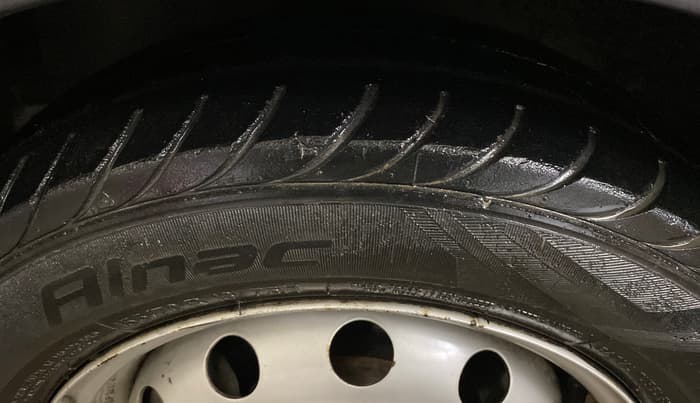 2017 Hyundai Eon ERA +, Petrol, Manual, 68,946 km, Left Front Tyre Tread