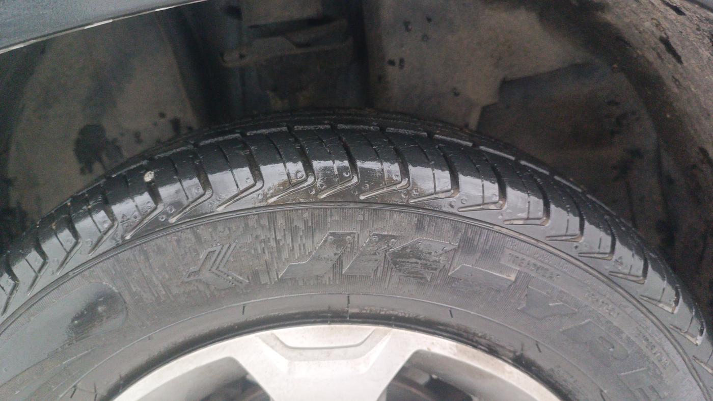 2019 Renault Kwid CLIMBER 1.0 AMT, Petrol, Automatic, 20,687 km, Left Front Tyre Tread