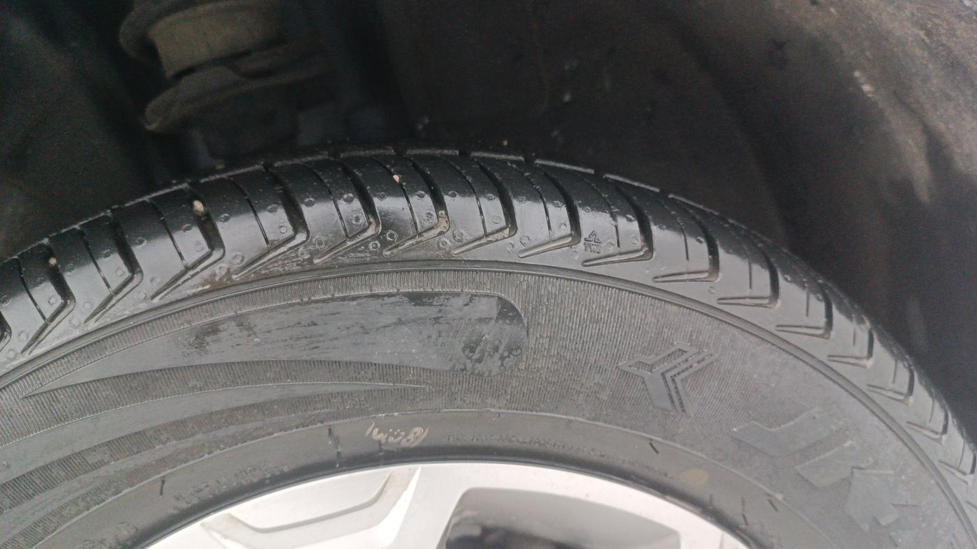 2019 Renault Kwid CLIMBER 1.0 AMT, Petrol, Automatic, 20,687 km, Right Front Tyre Tread