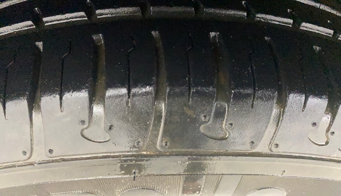 2016 Hyundai Elite i20 MAGNA 1.2, Petrol, Manual, 44,483 km, Right Rear Tyre Tread