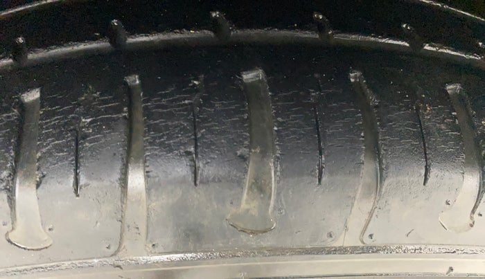 2016 Hyundai Elite i20 MAGNA 1.2, Petrol, Manual, 44,483 km, Left Front Tyre Tread