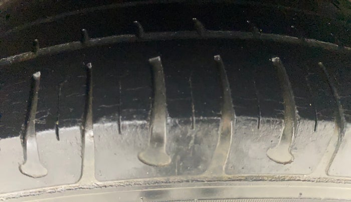 2016 Hyundai Elite i20 MAGNA 1.2, Petrol, Manual, 44,483 km, Left Rear Tyre Tread