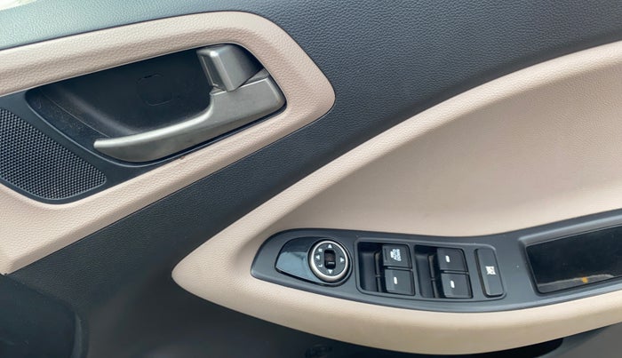 2016 Hyundai Elite i20 MAGNA 1.2, Petrol, Manual, 44,483 km, Driver Side Door Panels Control