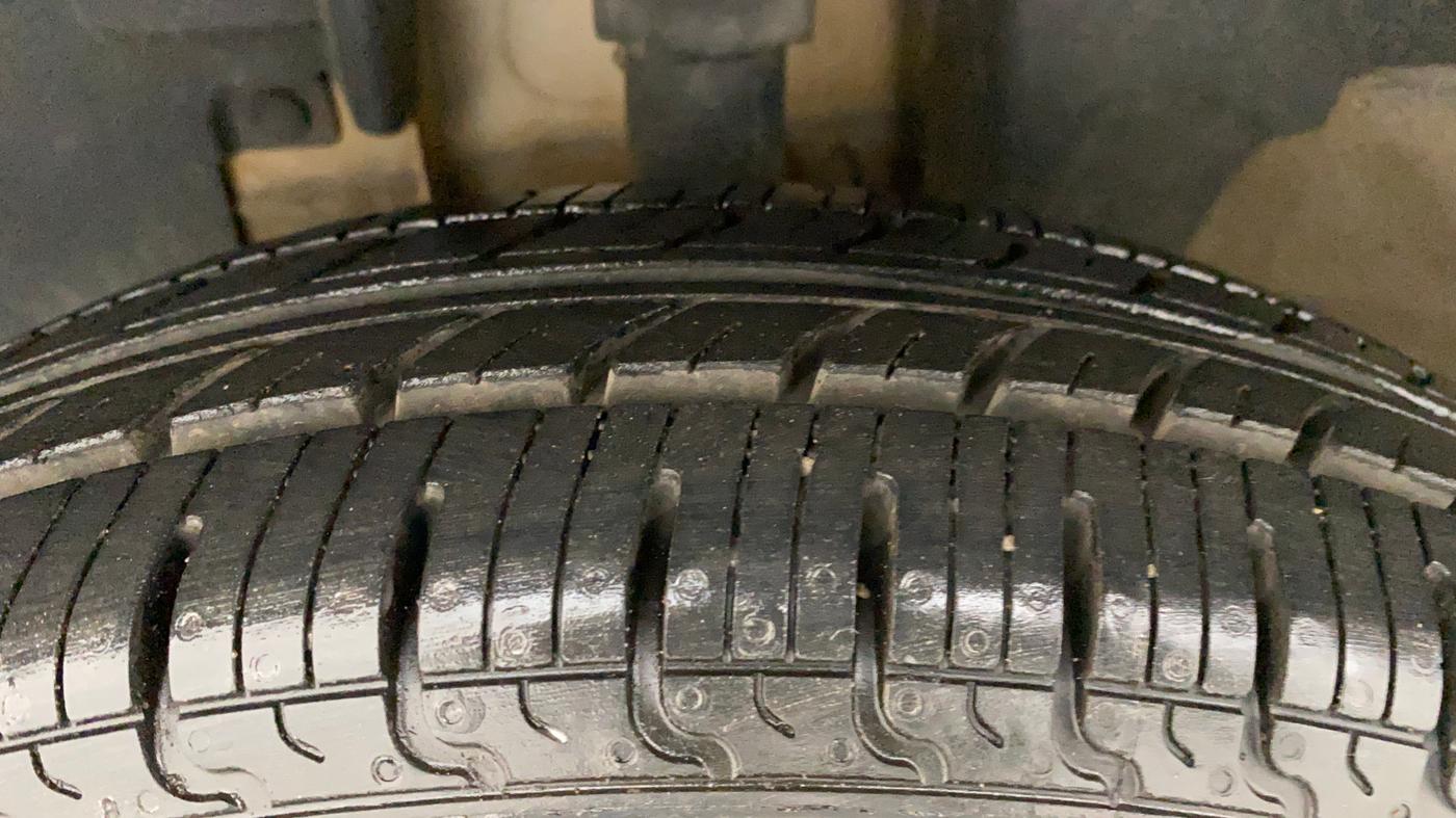 2019 Renault Kwid RXL, Petrol, Manual, 30,272 km, Left Front Tyre Tread