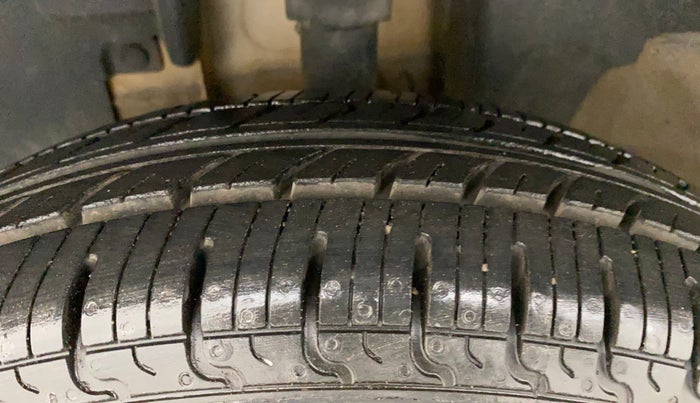 2019 Renault Kwid RXL, Petrol, Manual, 30,272 km, Left Front Tyre Tread