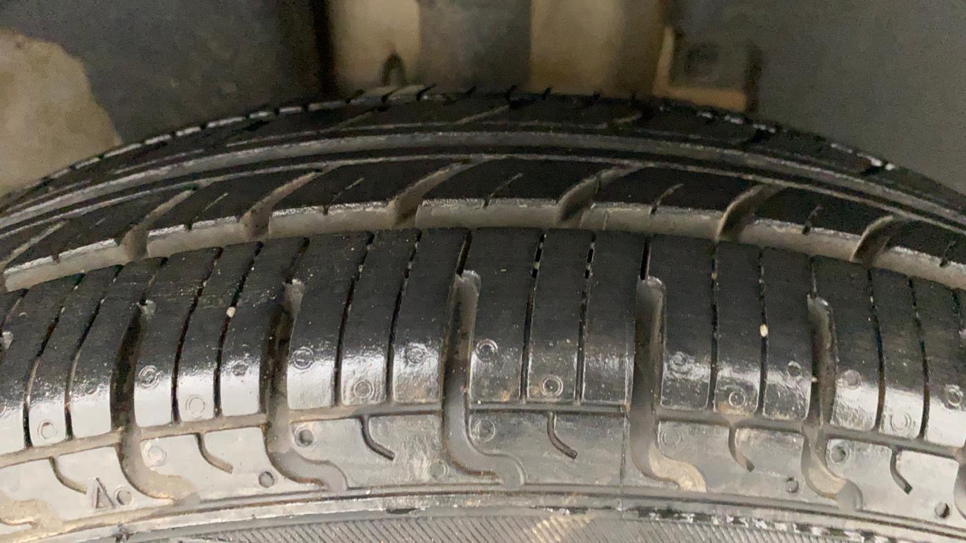 2019 Renault Kwid RXL, Petrol, Manual, 30,272 km, Right Front Tyre Tread