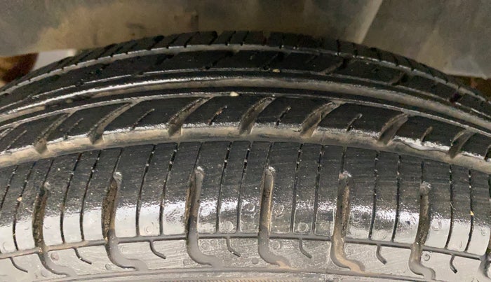 2019 Renault Kwid RXL, Petrol, Manual, 30,272 km, Left Rear Tyre Tread