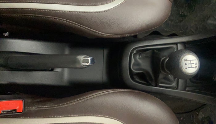 2015 Maruti Swift VXI, Petrol, Manual, 17,787 km, Gear Lever