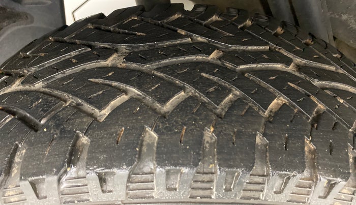 2014 Renault Duster 85 PS RXL, Diesel, Manual, 67,733 km, Right Rear Tyre Tread