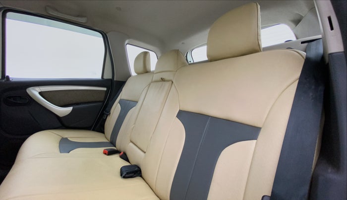 2014 Renault Duster 85 PS RXL, Diesel, Manual, 67,733 km, Right Side Rear Door Cabin