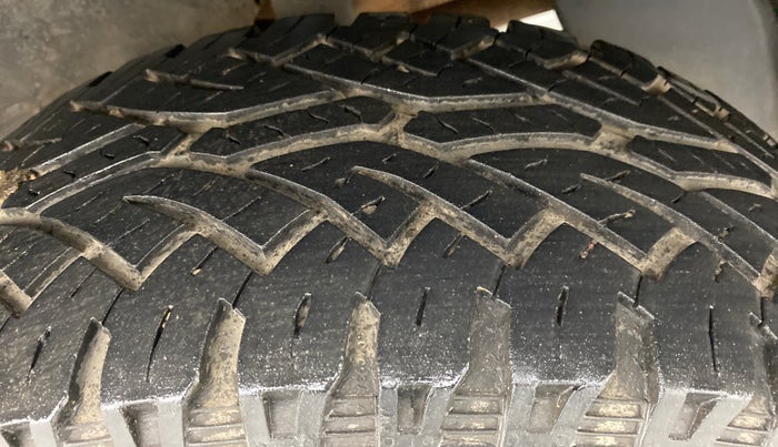 2014 Renault Duster 85 PS RXL, Diesel, Manual, 67,733 km, Left Rear Tyre Tread