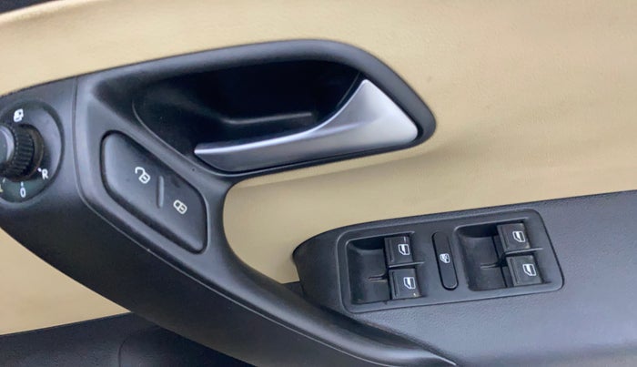 2016 Volkswagen Ameo HIGHLINE1.2L, Petrol, Manual, 67,291 km, Driver Side Door Panels Control