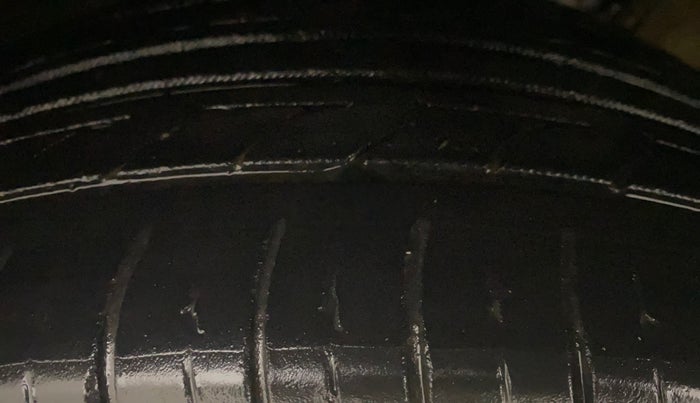 2016 Volkswagen Ameo HIGHLINE1.2L, Petrol, Manual, 67,291 km, Left Front Tyre Tread