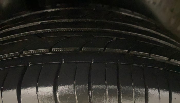 2016 Volkswagen Ameo HIGHLINE1.2L, Petrol, Manual, 67,291 km, Right Rear Tyre Tread