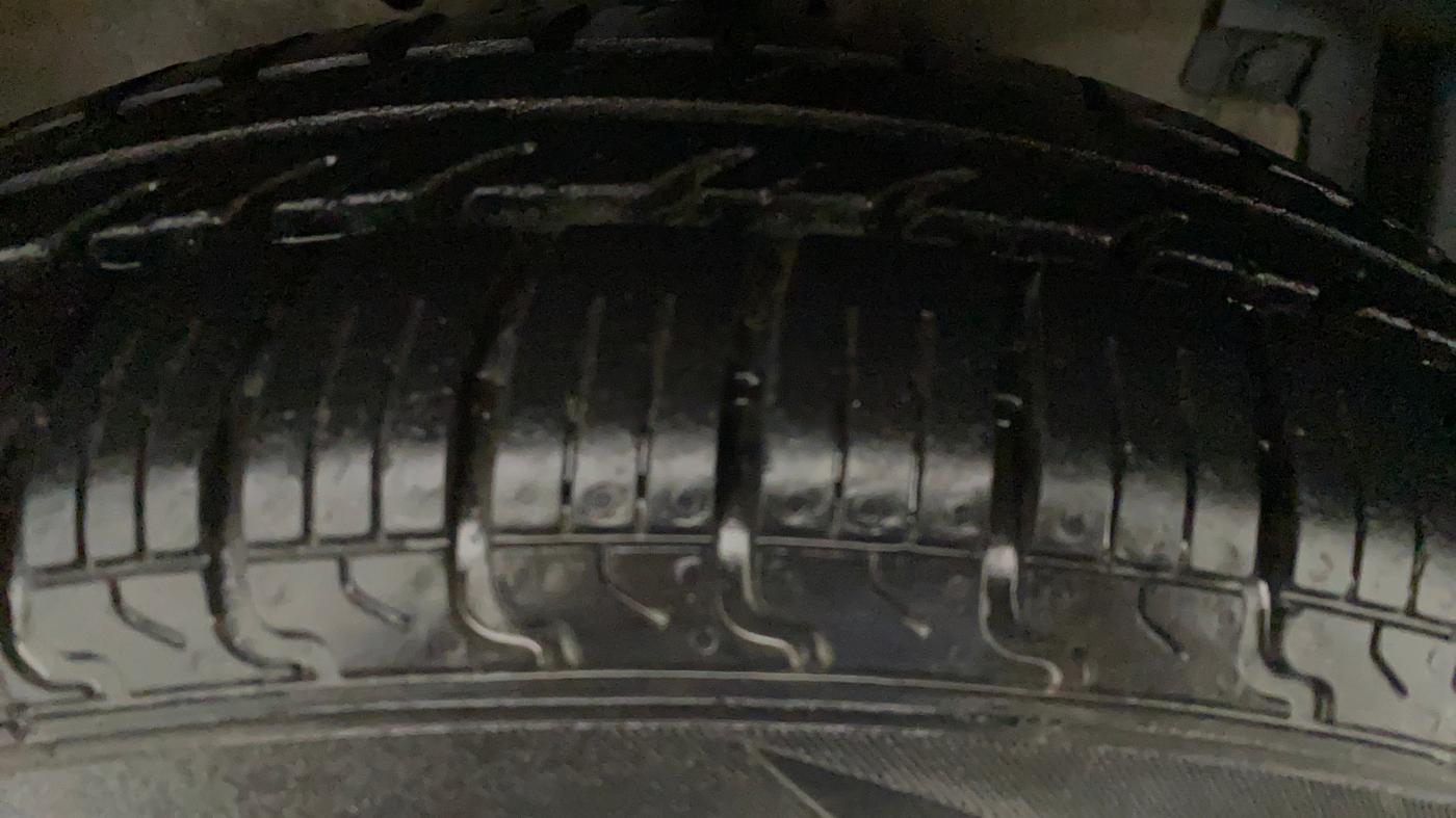 2011 Maruti Swift LXI, Petrol, Manual, 58,036 km, Left Rear Tyre Tread