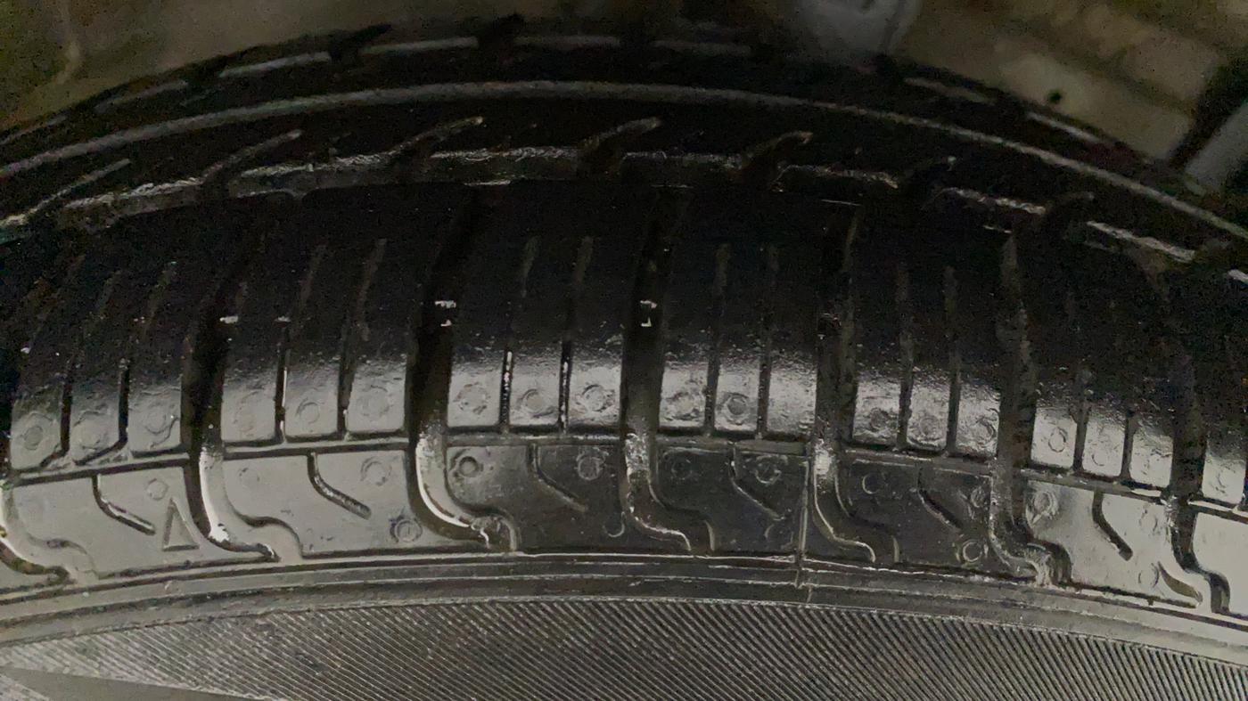 2011 Maruti Swift LXI, Petrol, Manual, 58,036 km, Right Rear Tyre Tread