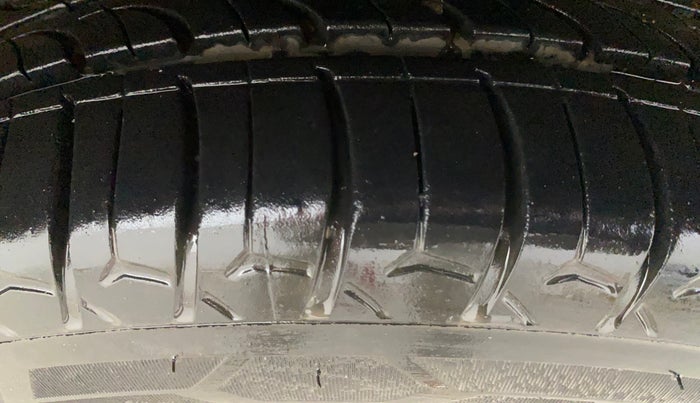 2017 Tata Tiago XZ PETROL, Petrol, Manual, 67,336 km, Right Front Tyre Tread