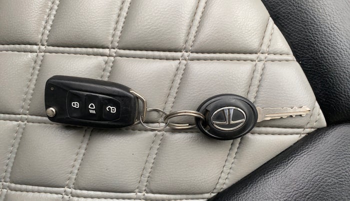 2017 Tata Tiago XZ PETROL, Petrol, Manual, 67,336 km, Key Close Up