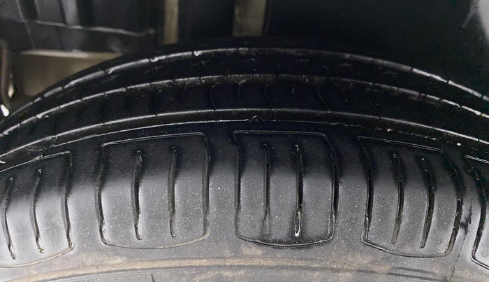 2012 Maruti Swift VXI D, Petrol, Manual, 94,533 km, Right Rear Tyre Tread