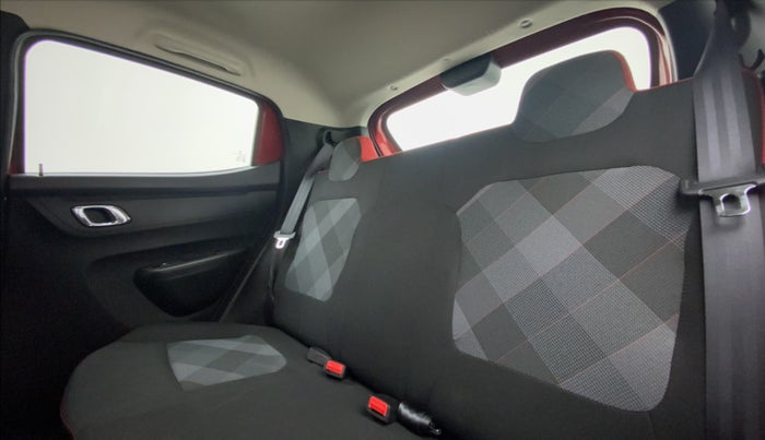 2020 Renault Kwid 1.0 RXT Opt, Petrol, Manual, 9,299 km, Right Side Rear Door Cabin