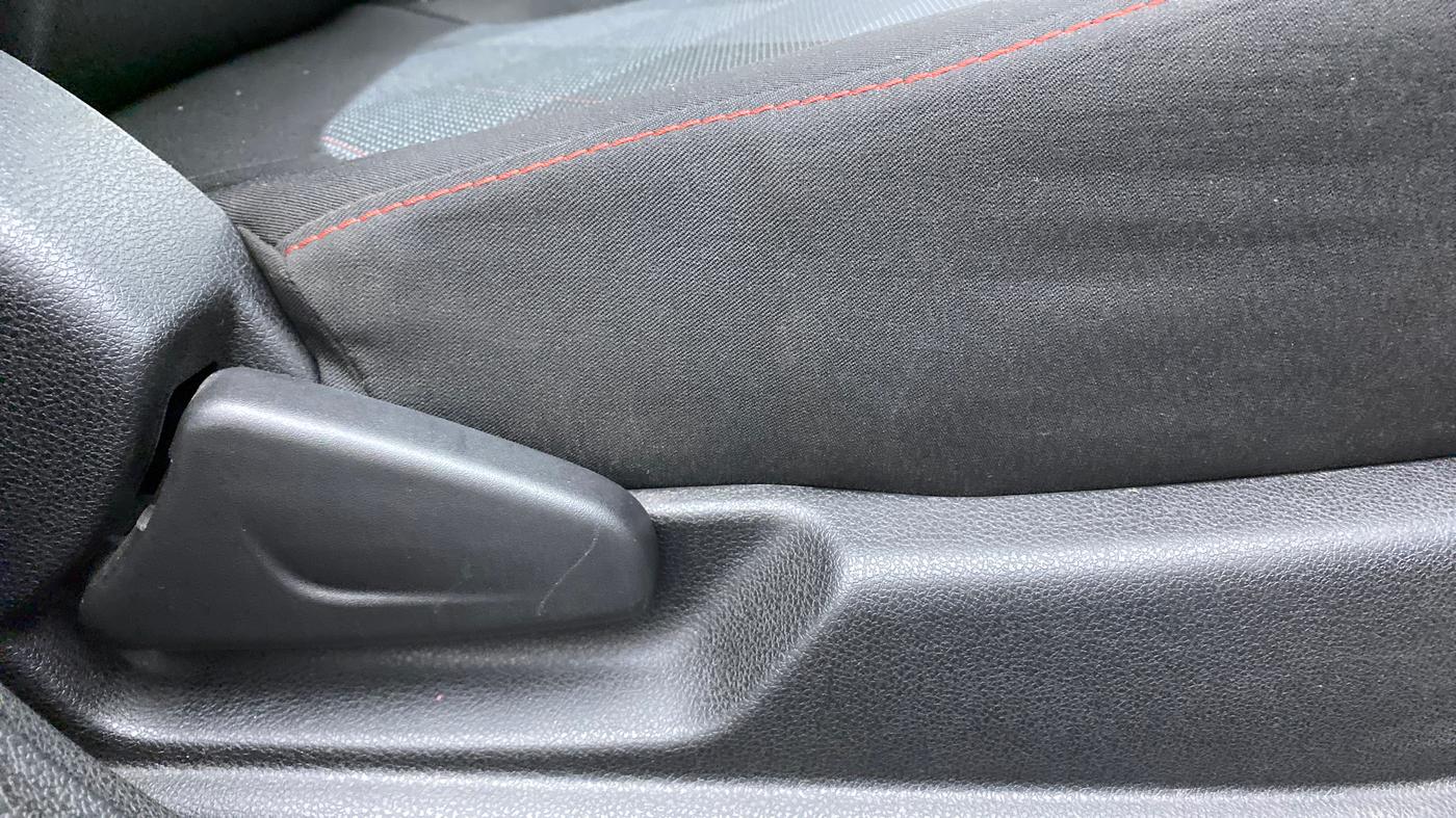 2020 Renault Kwid 1.0 RXT Opt, Petrol, Manual, 9,299 km, Driver Side Adjustment Panel