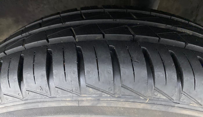 2020 Renault Kwid 1.0 RXT Opt, Petrol, Manual, 9,299 km, Left Rear Tyre Tread