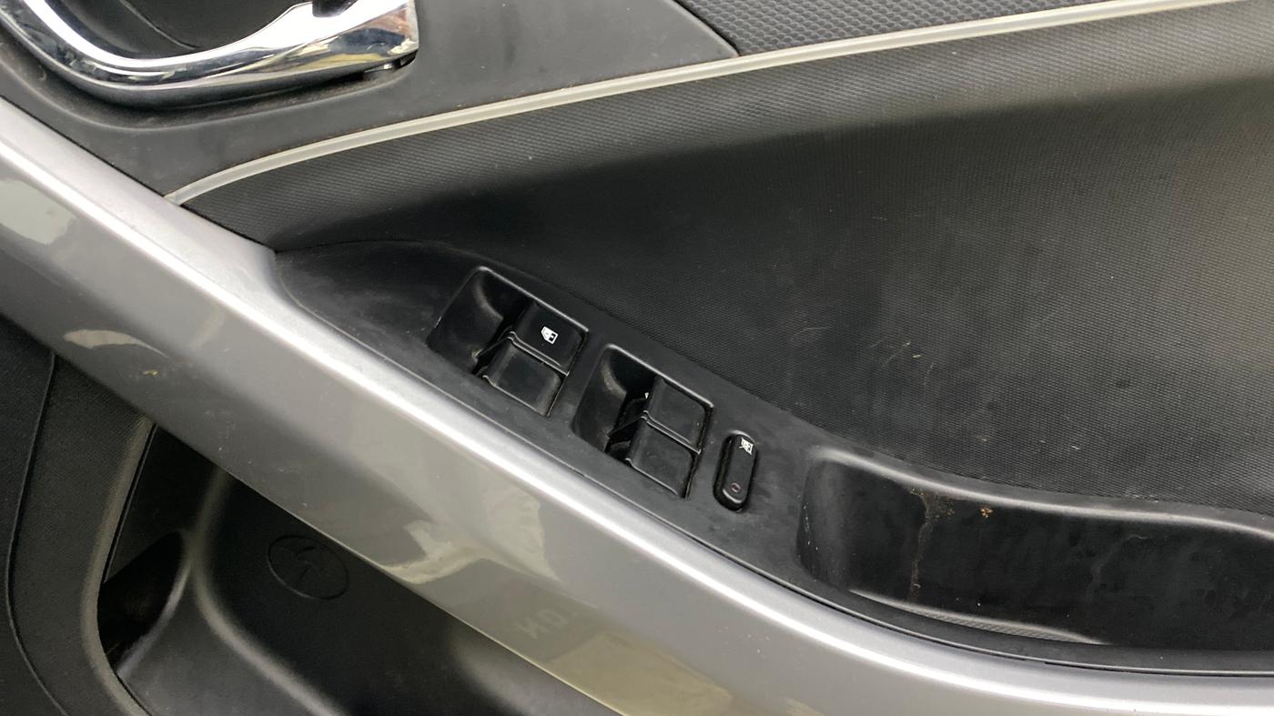 2021 Tata NEXON XMA SUNROOF PETROL, Petrol, Automatic, 79,203 km, Driver Side Door Panels Control