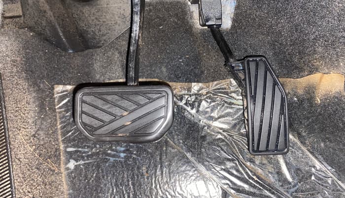 2021 Maruti XL6 ALPHA AT, Petrol, Automatic, 37,701 km, Pedals