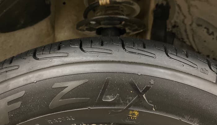 2021 Maruti XL6 ALPHA AT, Petrol, Automatic, 37,701 km, Right Front Tyre Tread