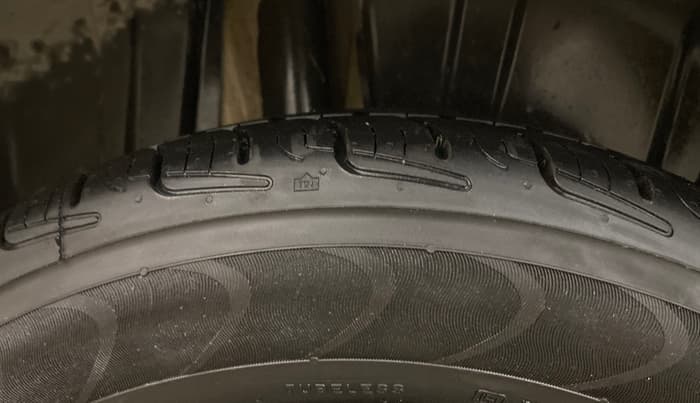 2021 Maruti XL6 ALPHA AT, Petrol, Automatic, 37,701 km, Right Rear Tyre Tread