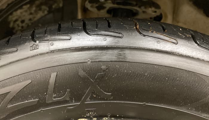 2021 Maruti XL6 ALPHA AT, Petrol, Automatic, 37,701 km, Left Front Tyre Tread