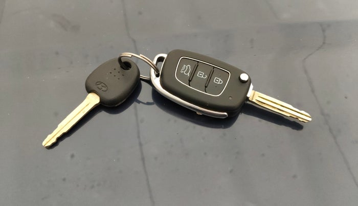 2021 Hyundai VENUE S+ 1.2, Petrol, Manual, 39,267 km, Key Close Up