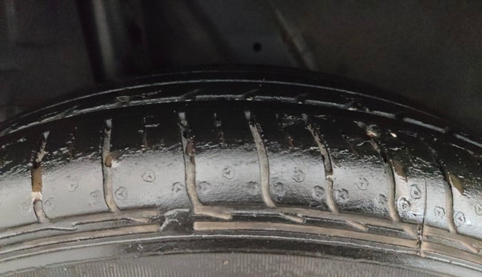 2021 Hyundai VENUE S+ 1.2, Petrol, Manual, 39,267 km, Right Rear Tyre Tread