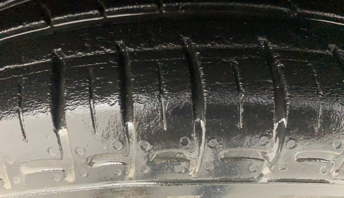 2021 Hyundai GRAND I10 NIOS SPORTZ AMT 1.2 KAPPA VTVT, Petrol, Automatic, 32,935 km, Right Front Tyre Tread