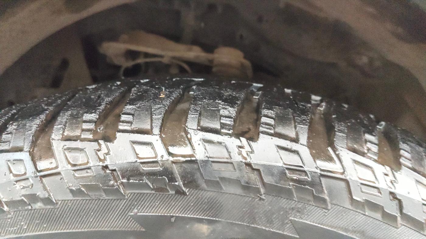 2016 Ford Endeavour TITANIUM 3.2 4X4 AT, Diesel, Automatic, 89,045 km, Left Front Tyre Tread