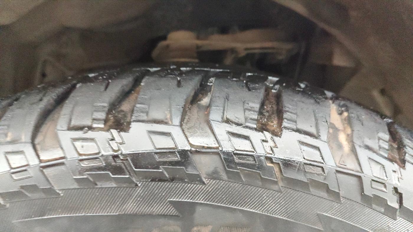 2016 Ford Endeavour TITANIUM 3.2 4X4 AT, Diesel, Automatic, 89,045 km, Right Front Tyre Tread