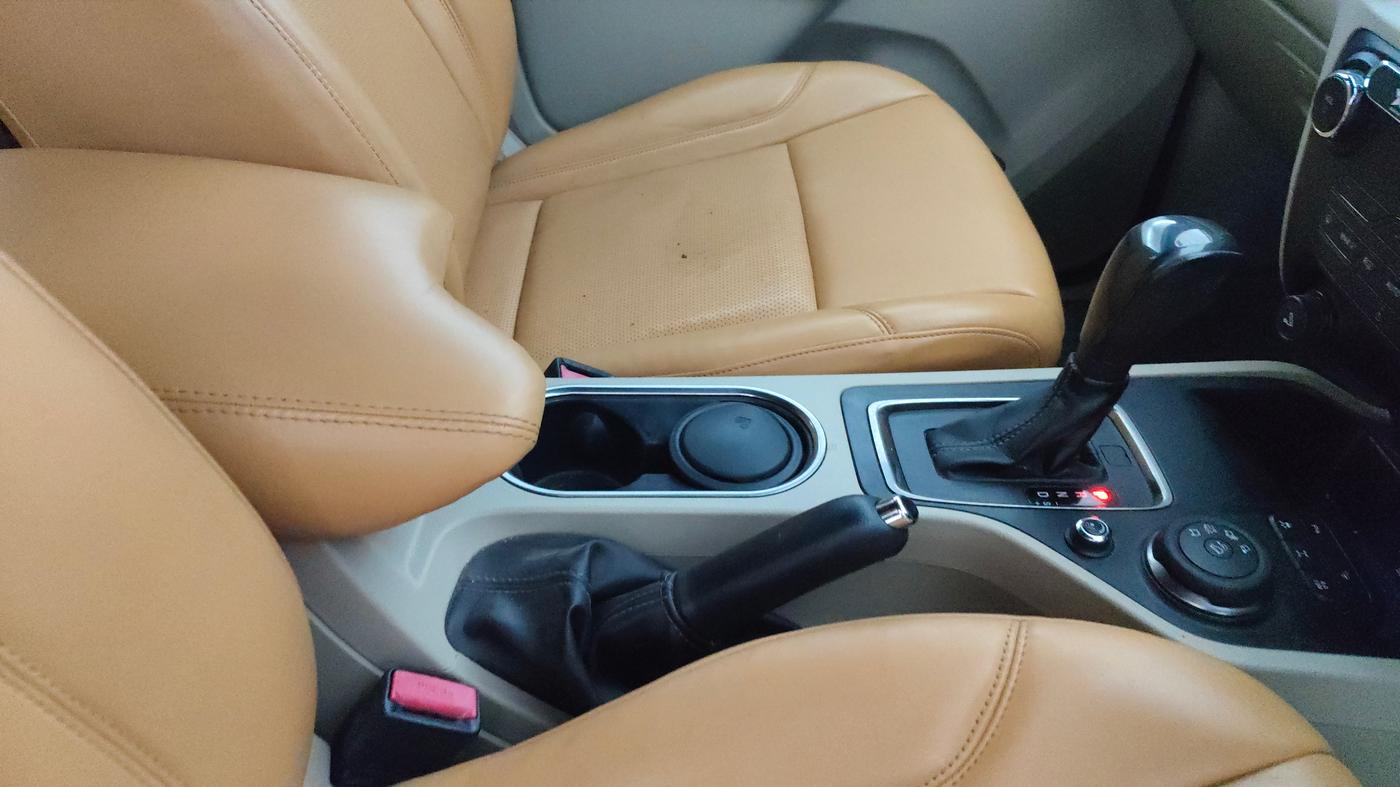 2016 Ford Endeavour TITANIUM 3.2 4X4 AT, Diesel, Automatic, 89,045 km, Gear Lever
