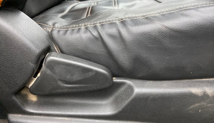2019 Renault Kwid CLIMBER 1.0, Petrol, Manual, 43,183 km, Driver Side Adjustment Panel