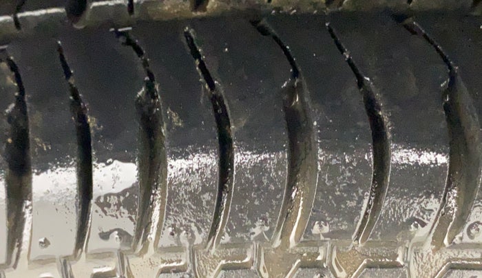 2014 Maruti Swift VXI, Petrol, Manual, 22,796 km, Right Rear Tyre Tread