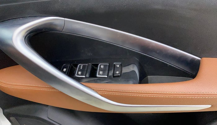 2020 MG HECTOR SHARP 1.5 DCT PETROL, Petrol, Automatic, 39,527 km, Driver Side Door Panels Control