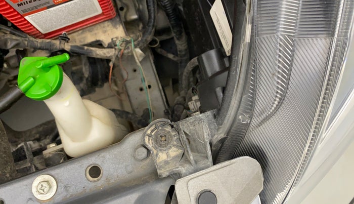 2019 Maruti Baleno ZETA PETROL 1.2, Petrol, Manual, 74,030 km, Left headlight - Clamp has minor damage