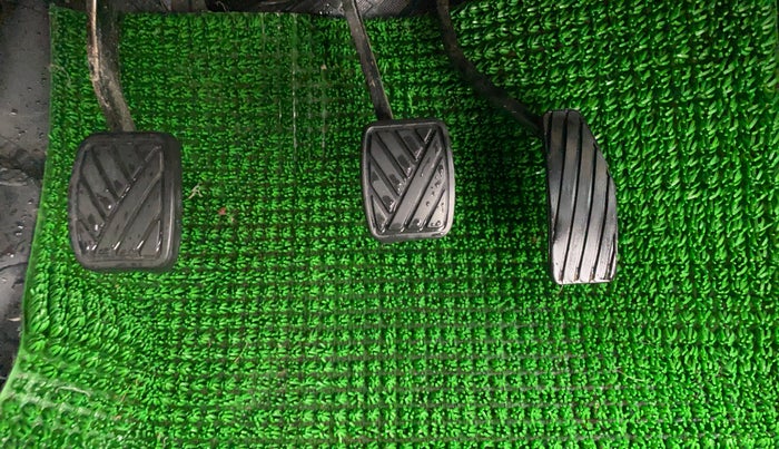 2017 Maruti Wagon R 1.0 VXI, Petrol, Manual, 63,415 km, Pedals