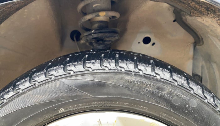 2017 Maruti Wagon R 1.0 VXI, Petrol, Manual, 63,415 km, Right Front Tyre Tread