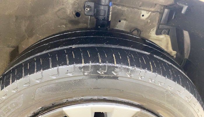 2015 Maruti Swift VXI, Petrol, Manual, 50,857 km, Right Front Tyre Tread