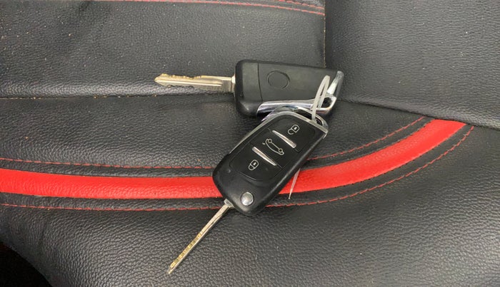 2015 Maruti Swift VXI, Petrol, Manual, 50,857 km, Key Close Up