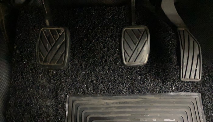 2015 Maruti Swift VXI, Petrol, Manual, 50,857 km, Pedals