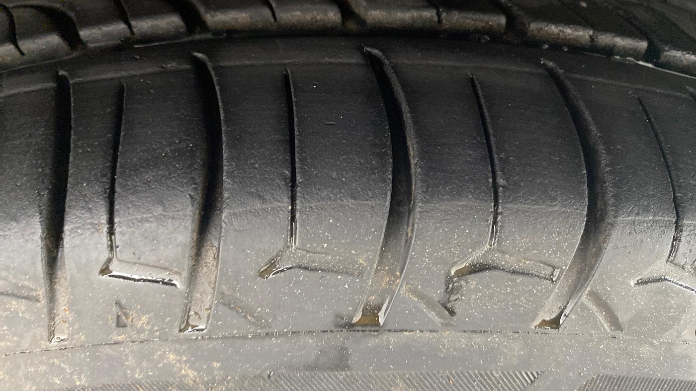 2015 Ford Figo Aspire TITANIUM 1.5 PETROL AT, Petrol, Automatic, 70,423 km, Right Front Tyre Tread